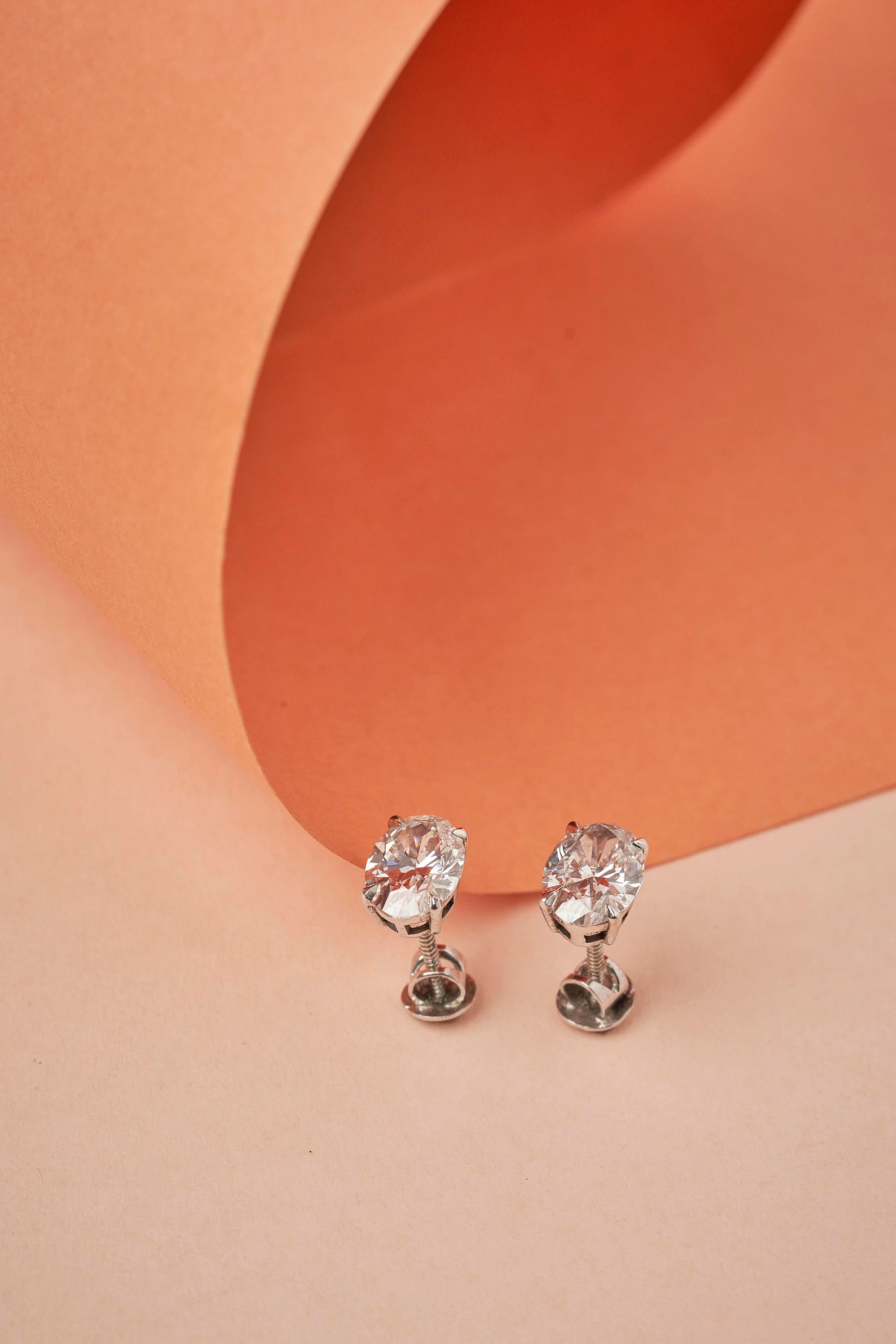 Oval Queen diamond studs